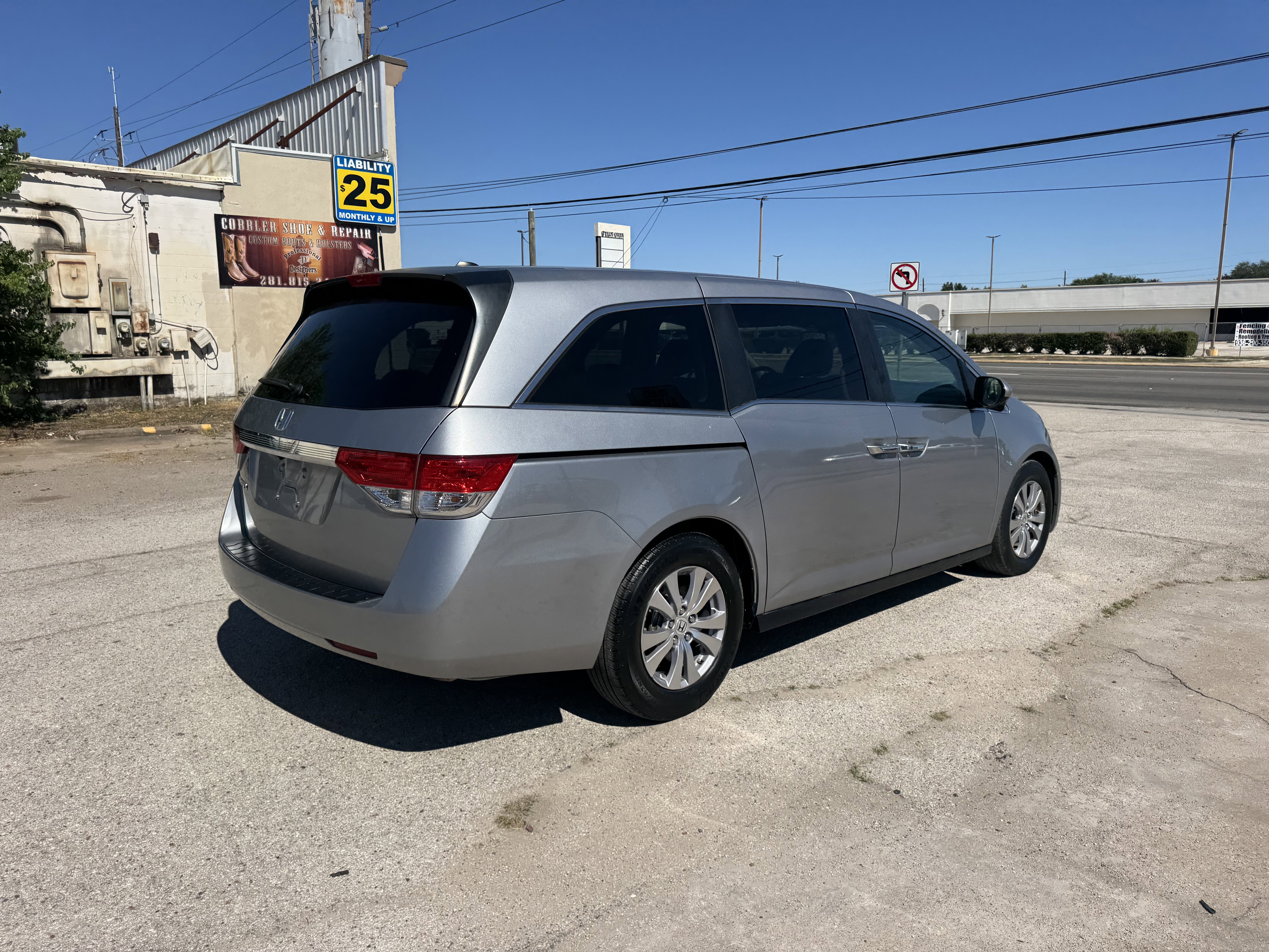 Used 2017 Honda Odyssey EX-L image 2