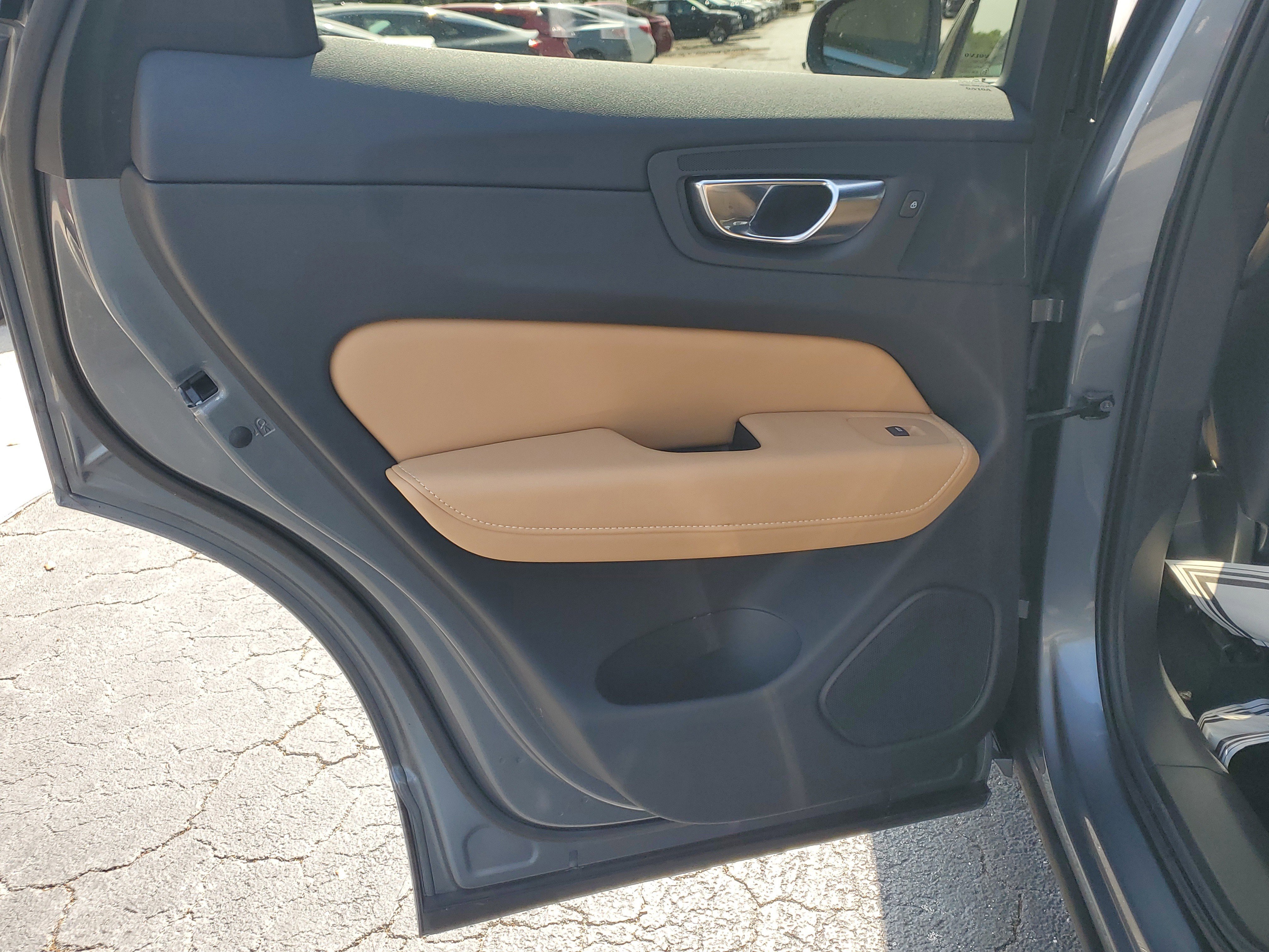 Used 2021 Volvo XC60 T5 Inscription w/ Advanced Package image 12