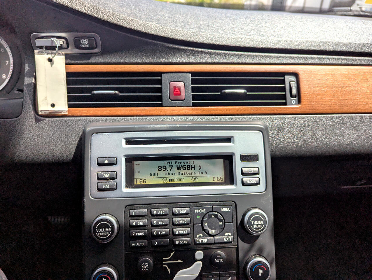 Used 2010 Volvo XC70 3.2 image 22