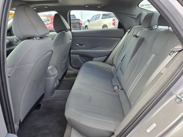 Used 2025 Hyundai Elantra SEL FWD image 13