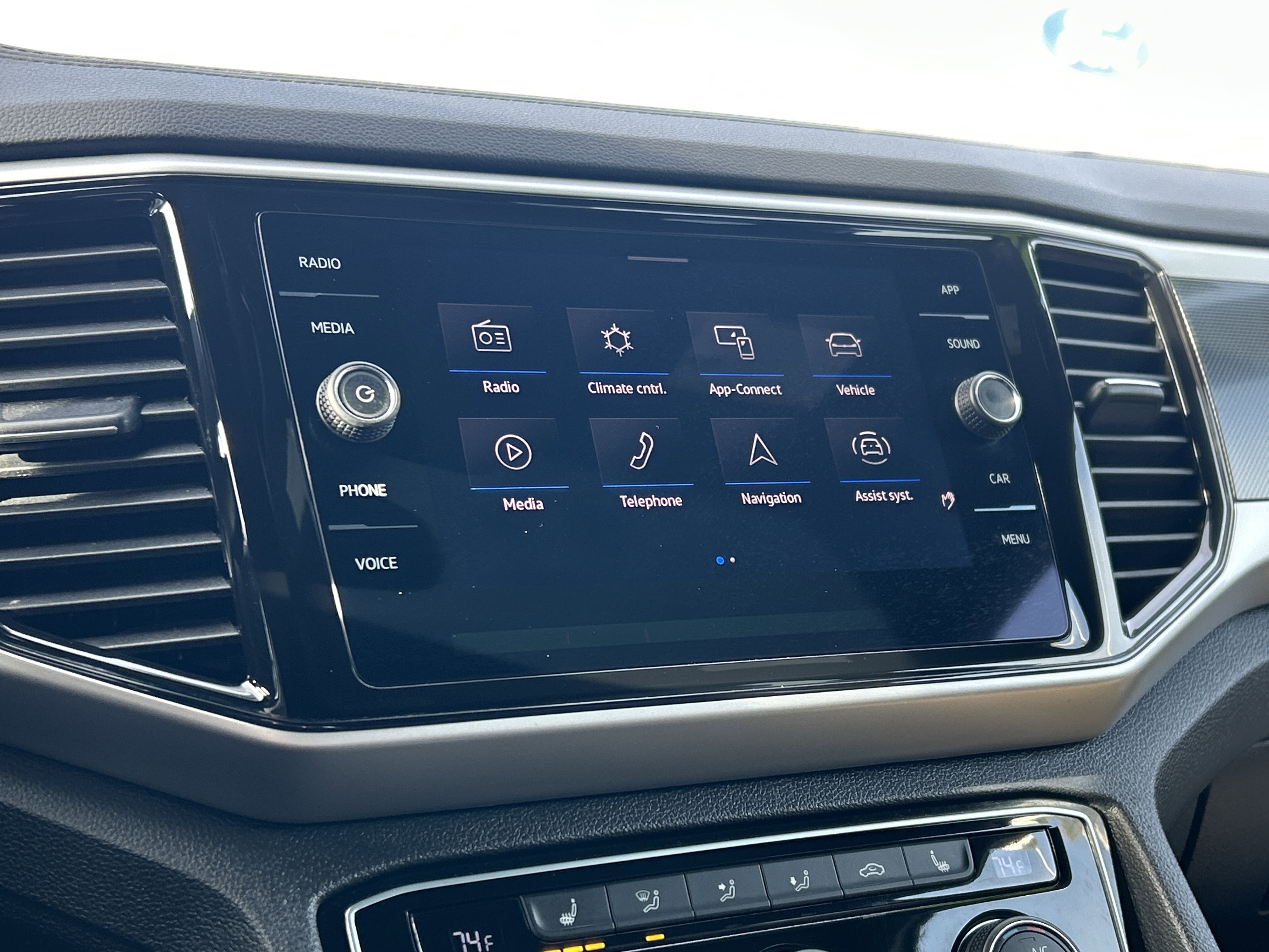 Used 2023 Volkswagen Atlas Cross Sport SE image 17