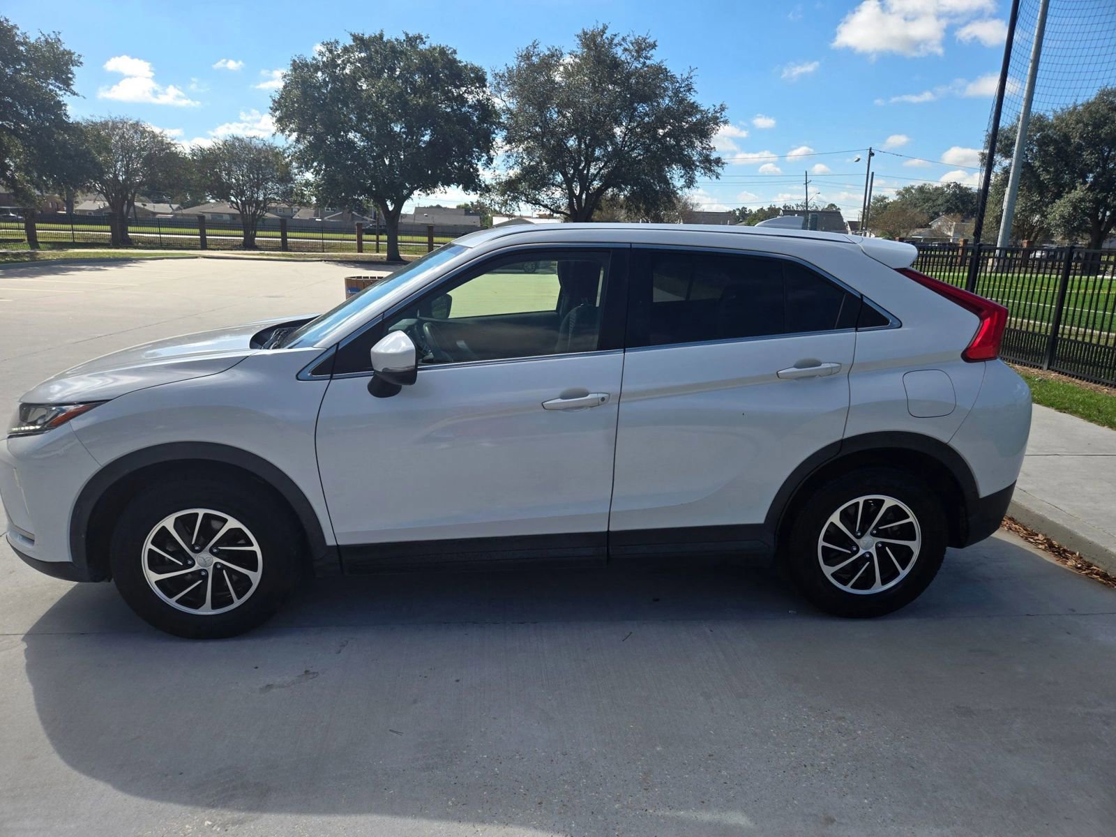 Used 2020 Mitsubishi Eclipse Cross ES image 6