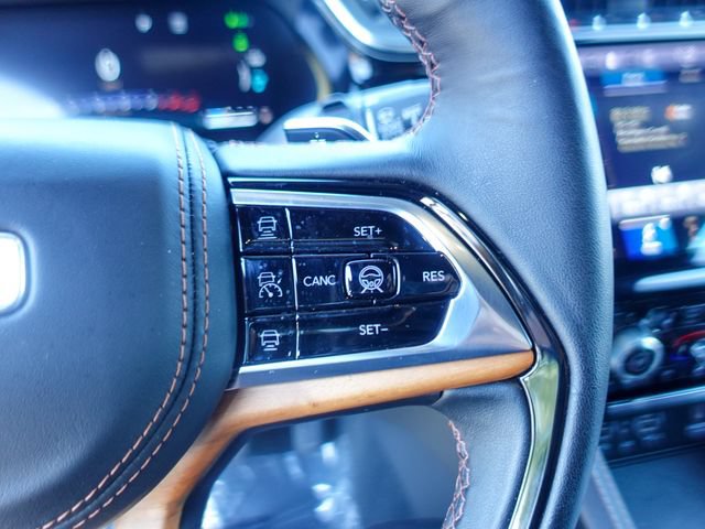 Used 2023 Jeep Grand Cherokee Summit AWD/4WD image 14