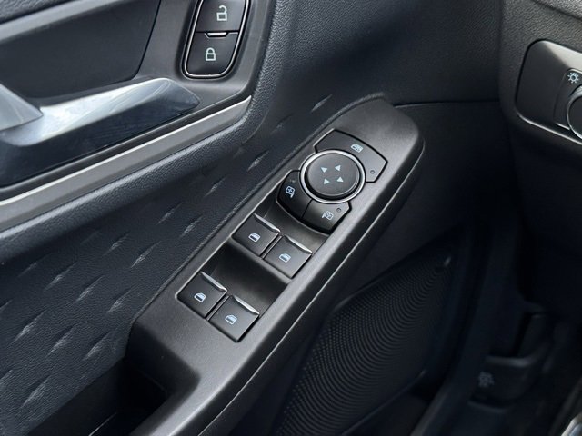 Used 2020 Ford Escape SE image 32