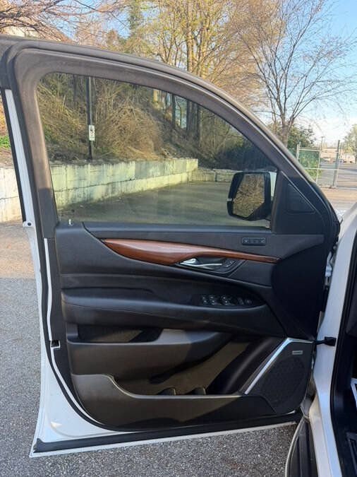 Used 2018 Cadillac Escalade Luxury AWD/4WD image 38