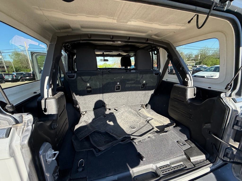 Used 2018 Jeep Wrangler Unlimited Sahara w/ Cold Weather Group image 26