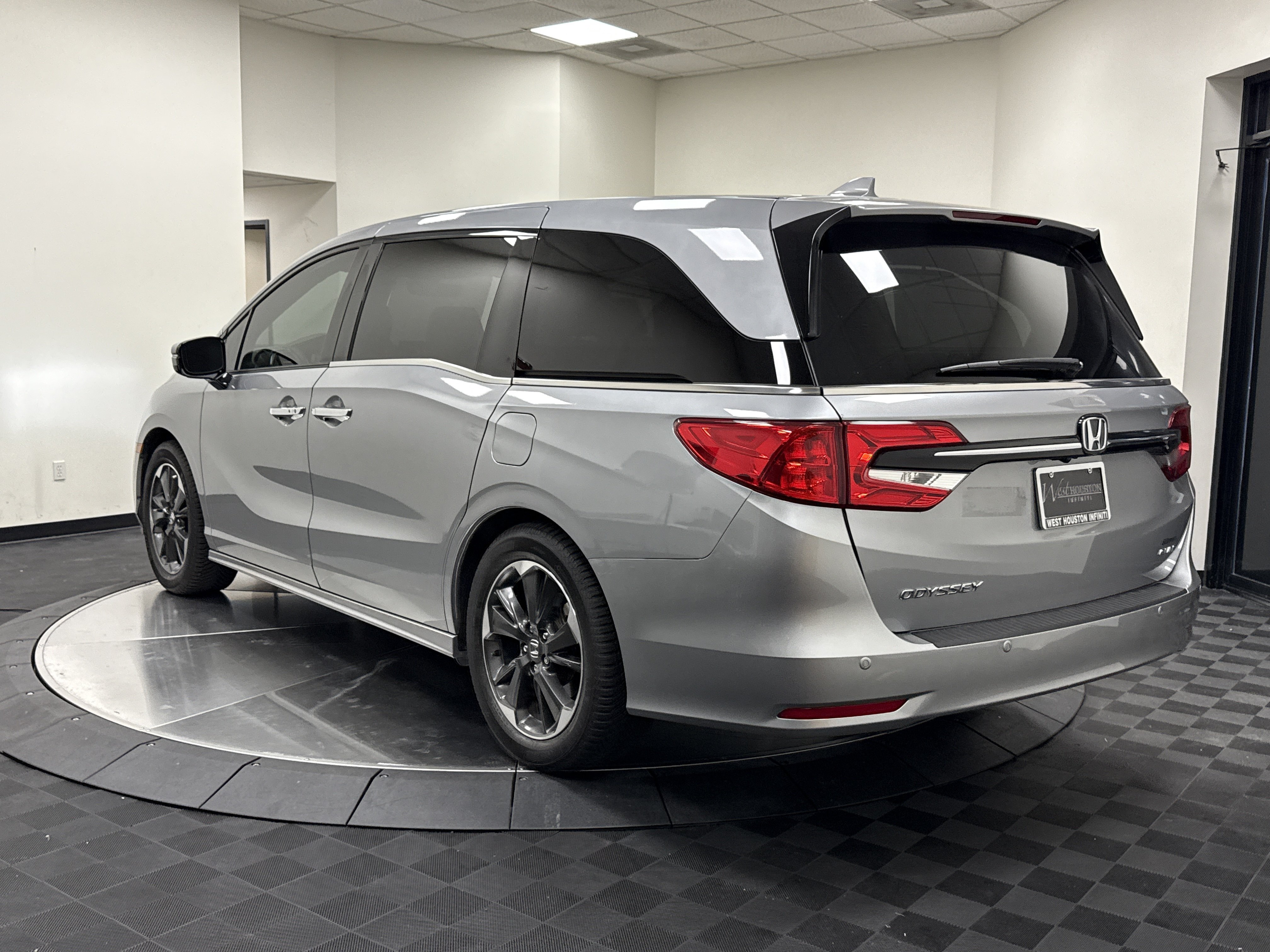 Used 2024 Honda Odyssey Elite image 4