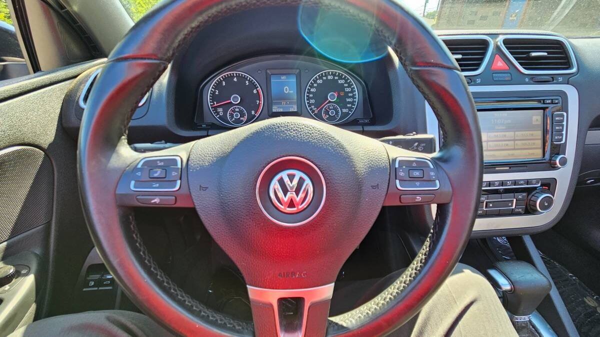 Used 2011 Volkswagen Eos Komfort FWD image 17