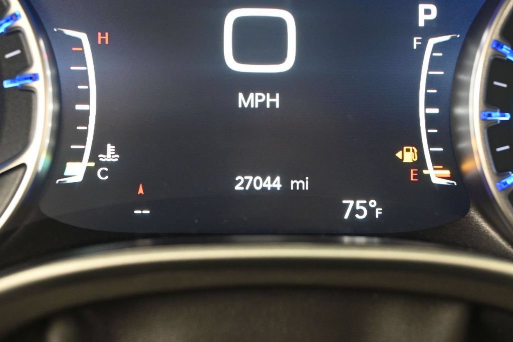 Used 2023 Chrysler Pacifica Touring-L AWD/4WD image 39