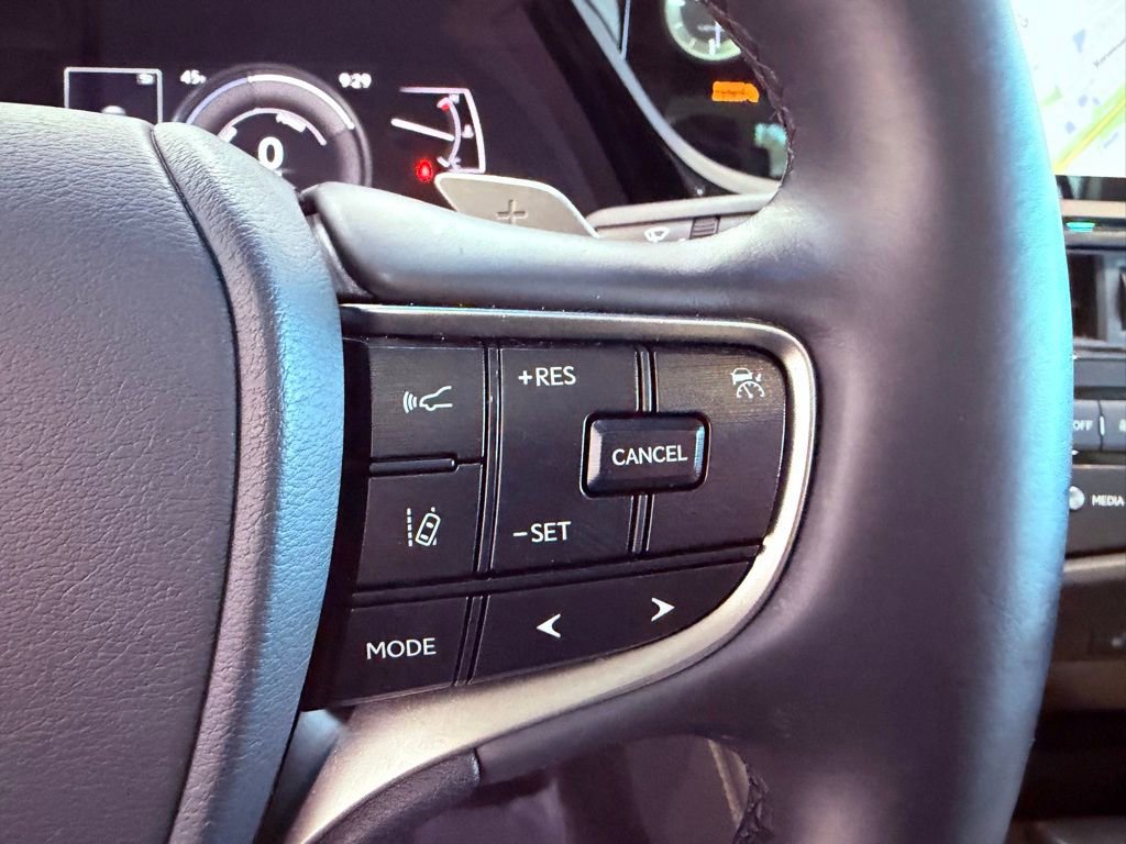 Certified 2025 Lexus ES 300h F Sport image 22