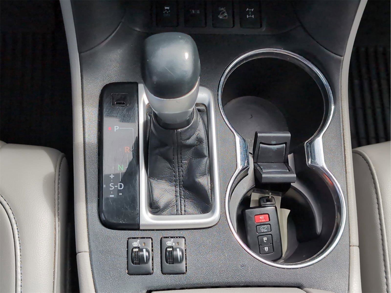 Used 2019 Toyota Highlander XLE AWD/4WD image 23