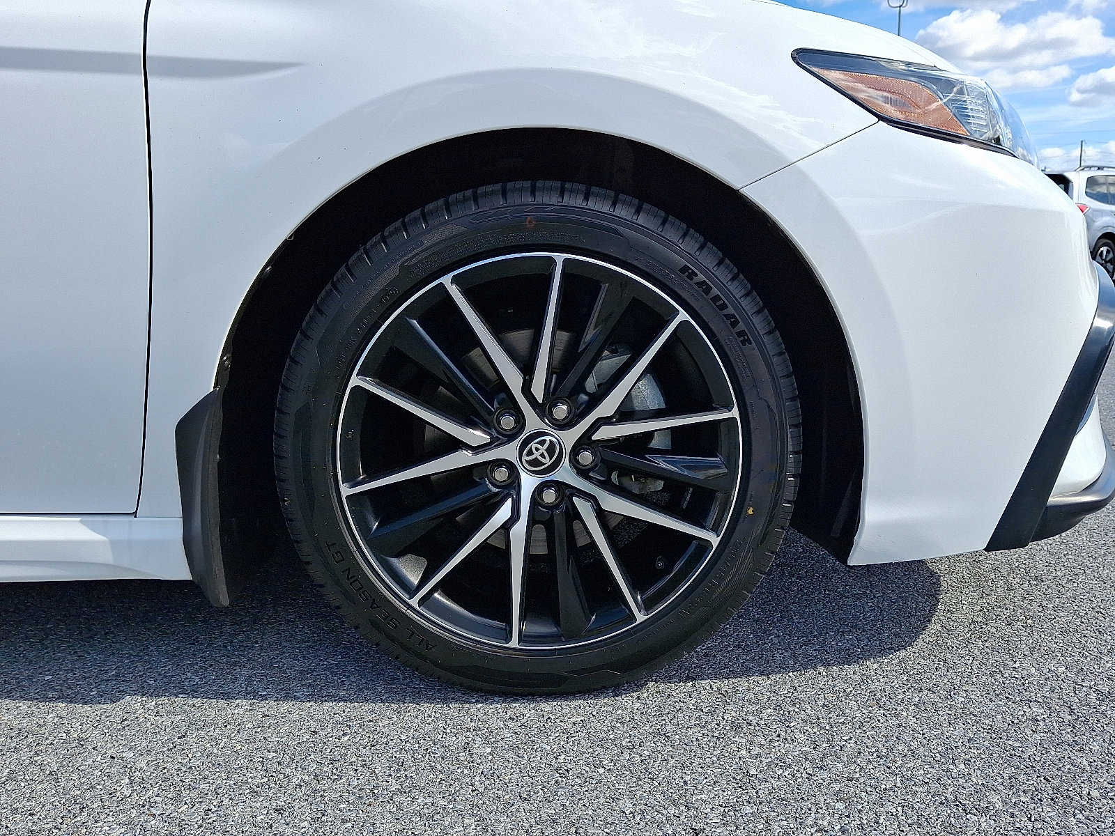 Certified 2022 Toyota Camry SE w/ Convenience Package image 9