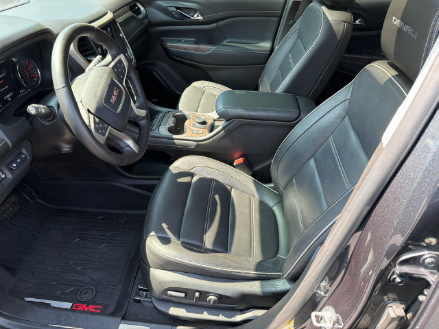 Used 2020 GMC Acadia Denali w/ Technology Package FWD image 11