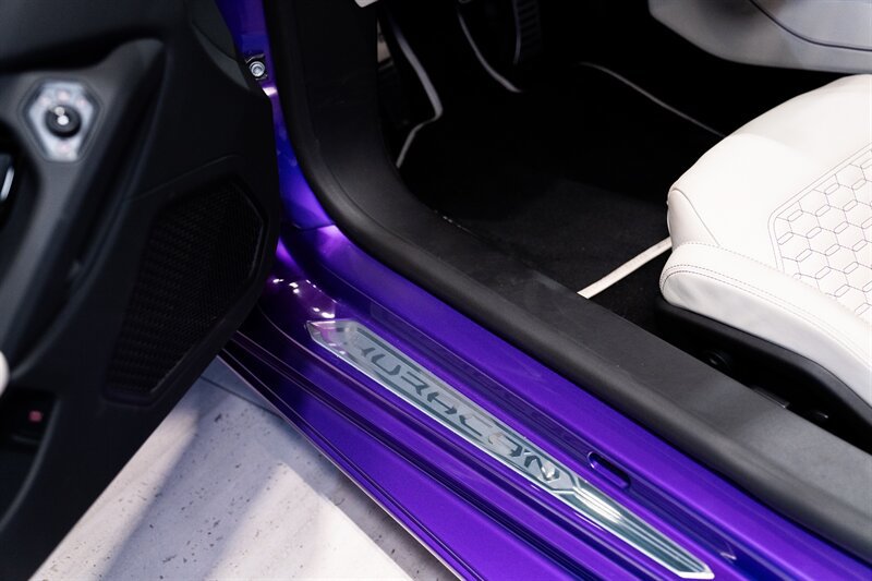 Used 2023 Lamborghini Huracan EVO RWD image 12