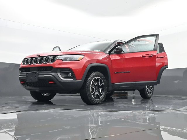 Used 2025 Jeep Compass Trailhawk AWD/4WD image 31