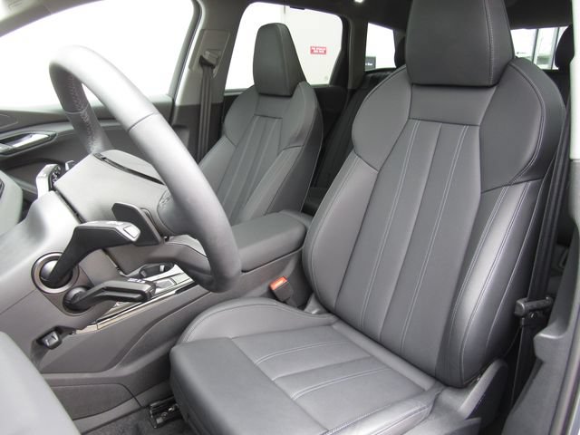 Used 2025 Audi Q6 e-tron Prestige AWD/4WD image 13