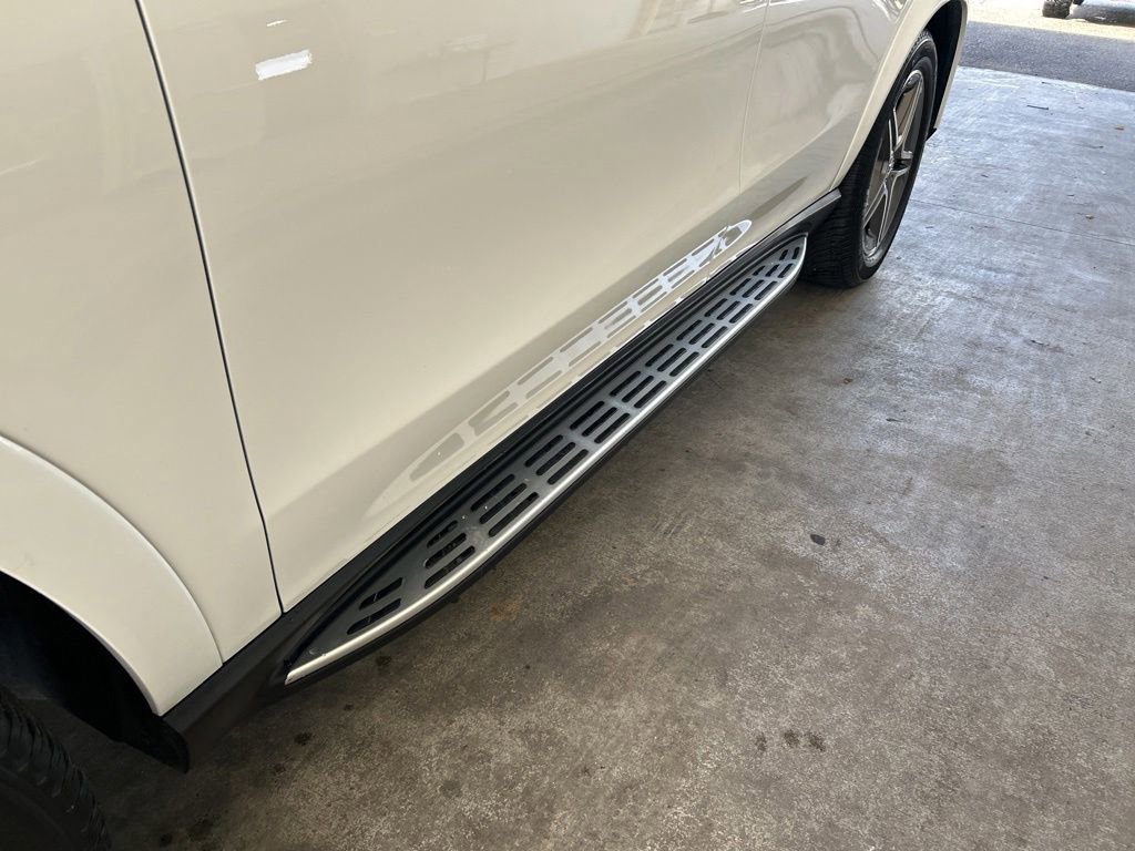 Used 2022 Mercedes-Benz GLE 450 4MATIC w/ AMG Line Exterior image 15