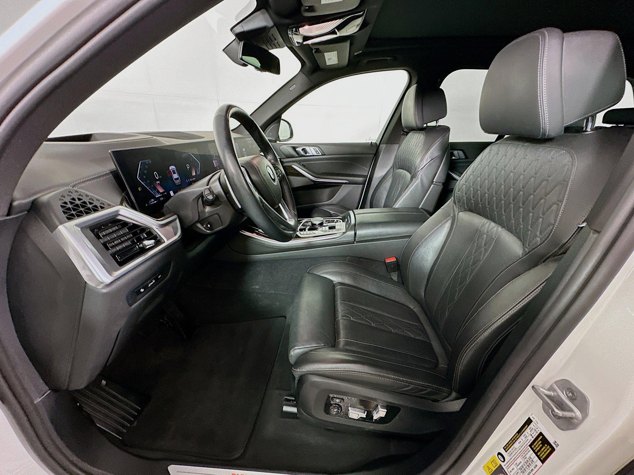 Used 2025 BMW X5 xDrive50e image 13