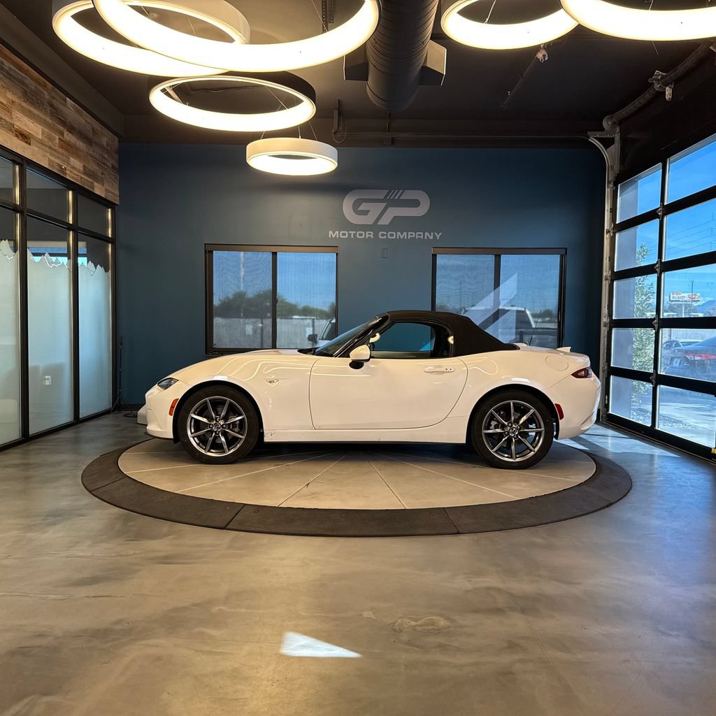Used 2021 MAZDA MX-5 Miata Grand Touring RWD image 6