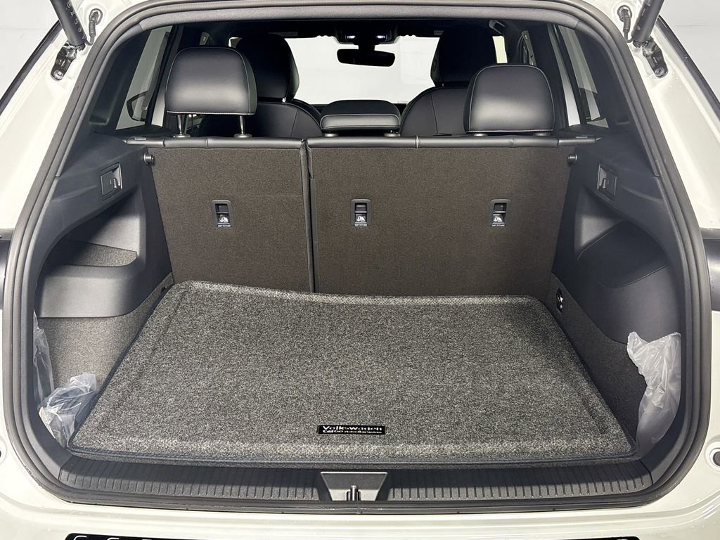 New 2025 Volkswagen Tiguan SE R-Line image 21