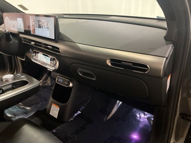 Used 2024 Genesis GV60 RWD image 23