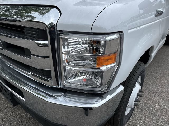 New 2027 Ford E-350 and Econoline 350 Super Duty RWD image 11