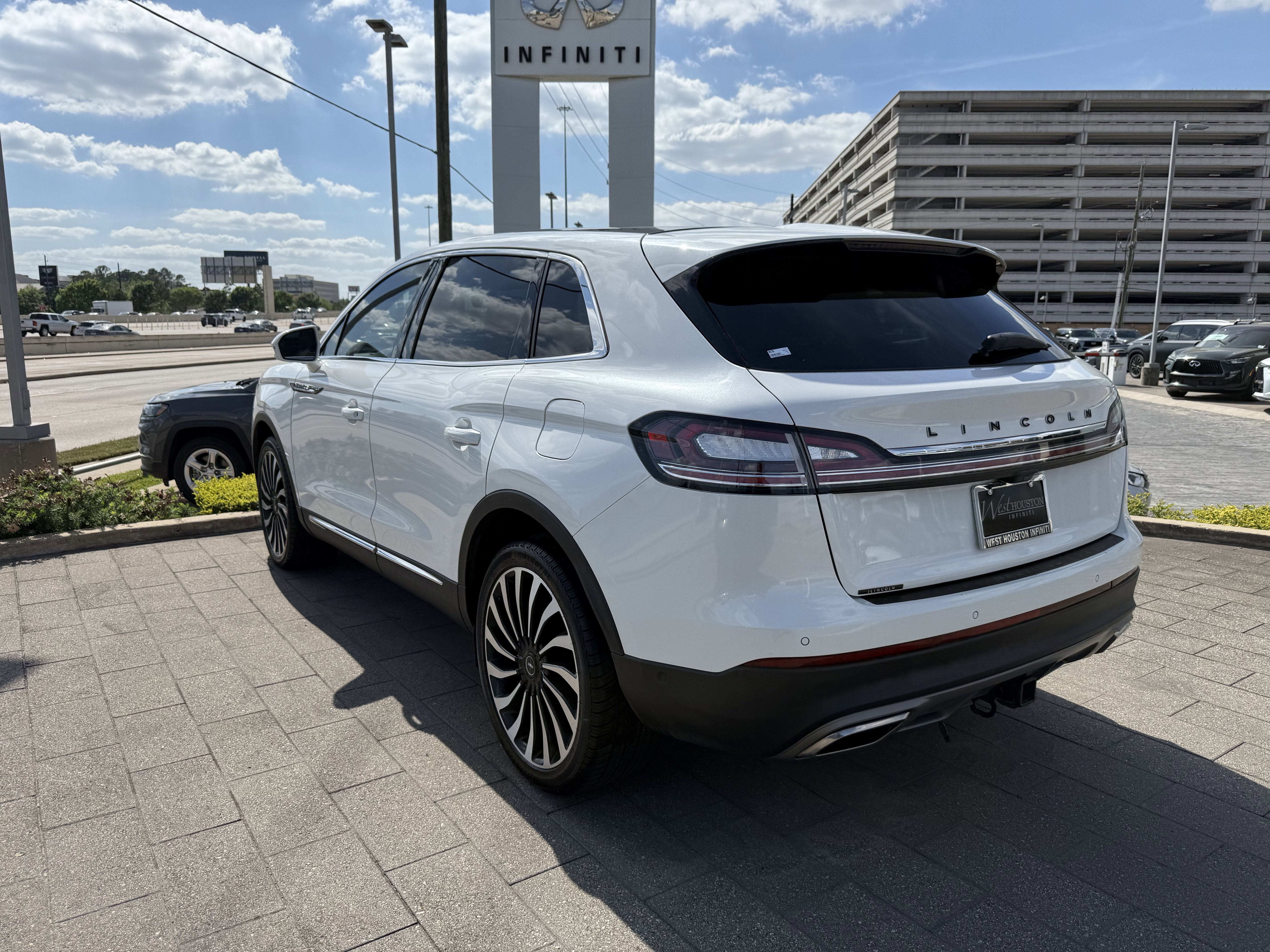 Used 2022 Lincoln Nautilus Black Label w/ Class II Trailer Tow Package image 5