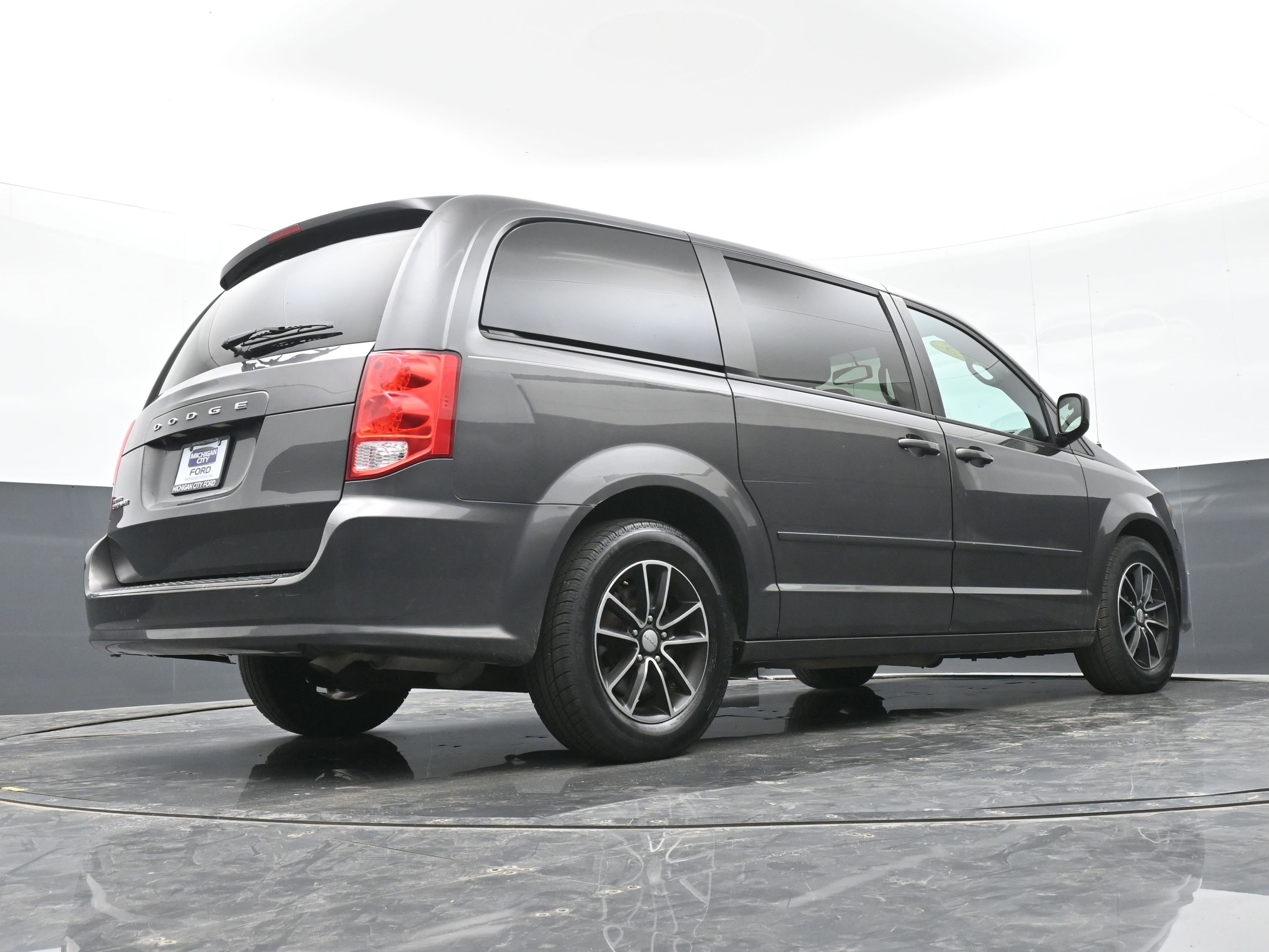 Used 2015 Dodge Grand Caravan SXT w/ Blacktop Package image 44