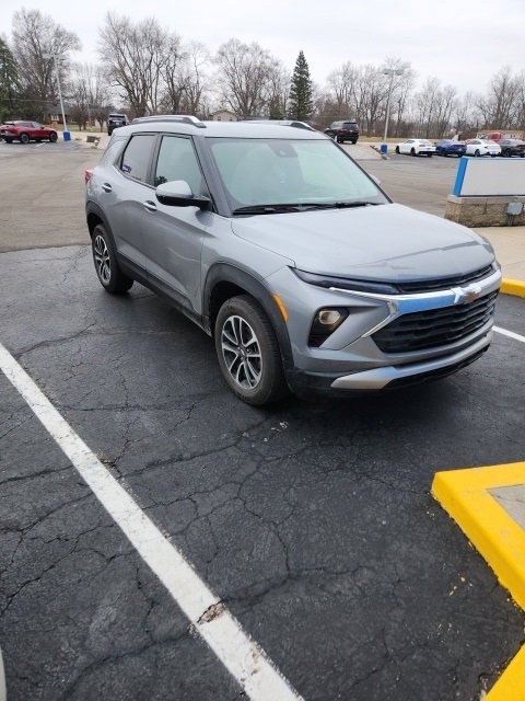 Used 2024 Chevrolet TrailBlazer LT w/ Driver Confidence Package image 2
