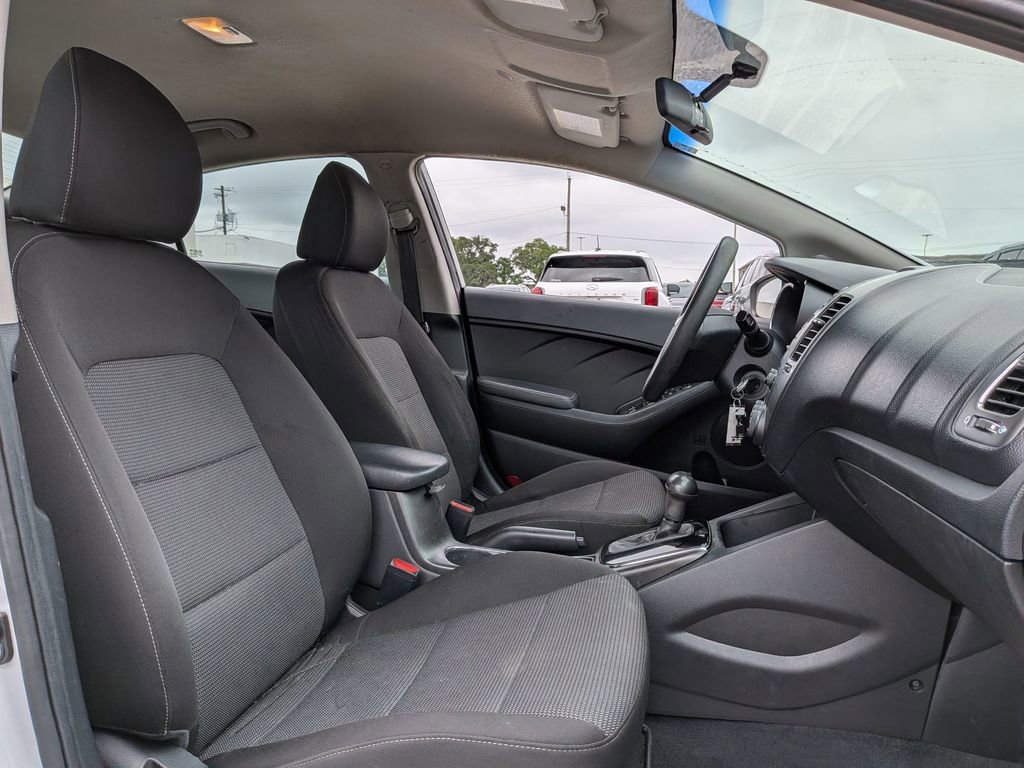 Used 2017 Kia Forte LX FWD image 26