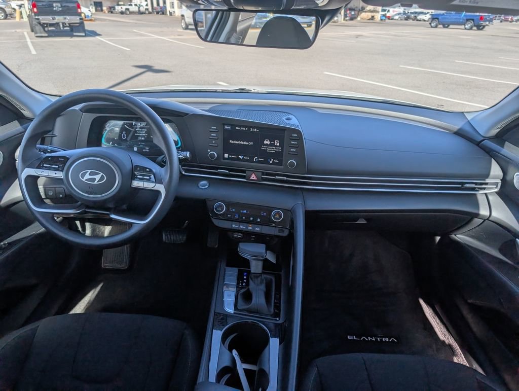 Used 2025 Hyundai Elantra Hybrid image 14