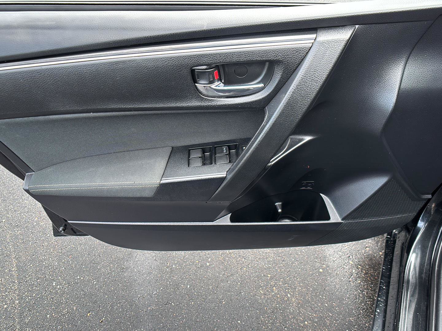 Used 2017 Toyota Corolla LE FWD image 27