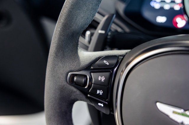 Used 2023 Aston Martin V8 Vantage Coupe RWD image 33