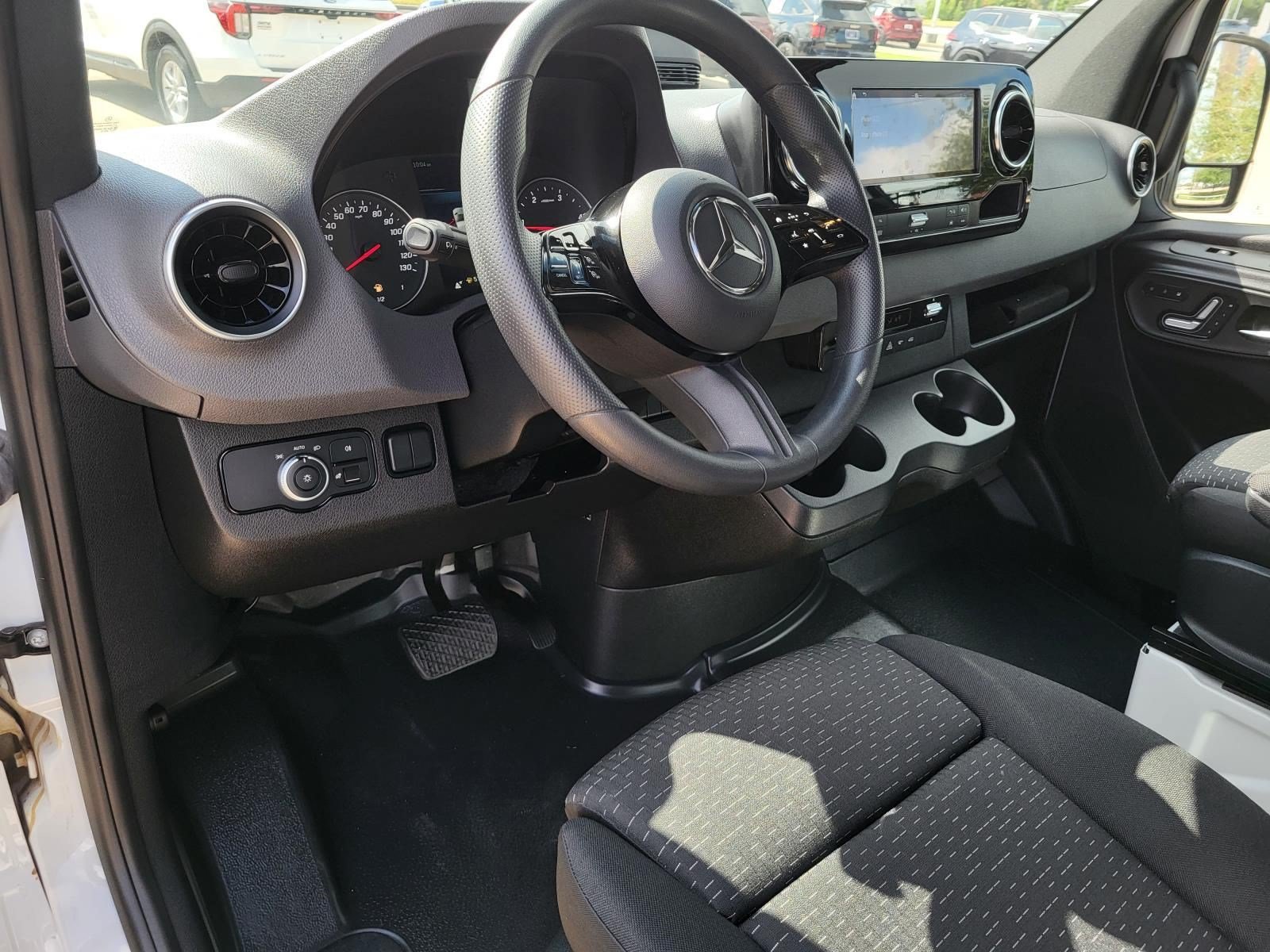 Used 2025 Mercedes-Benz Sprinter 2500 image 18