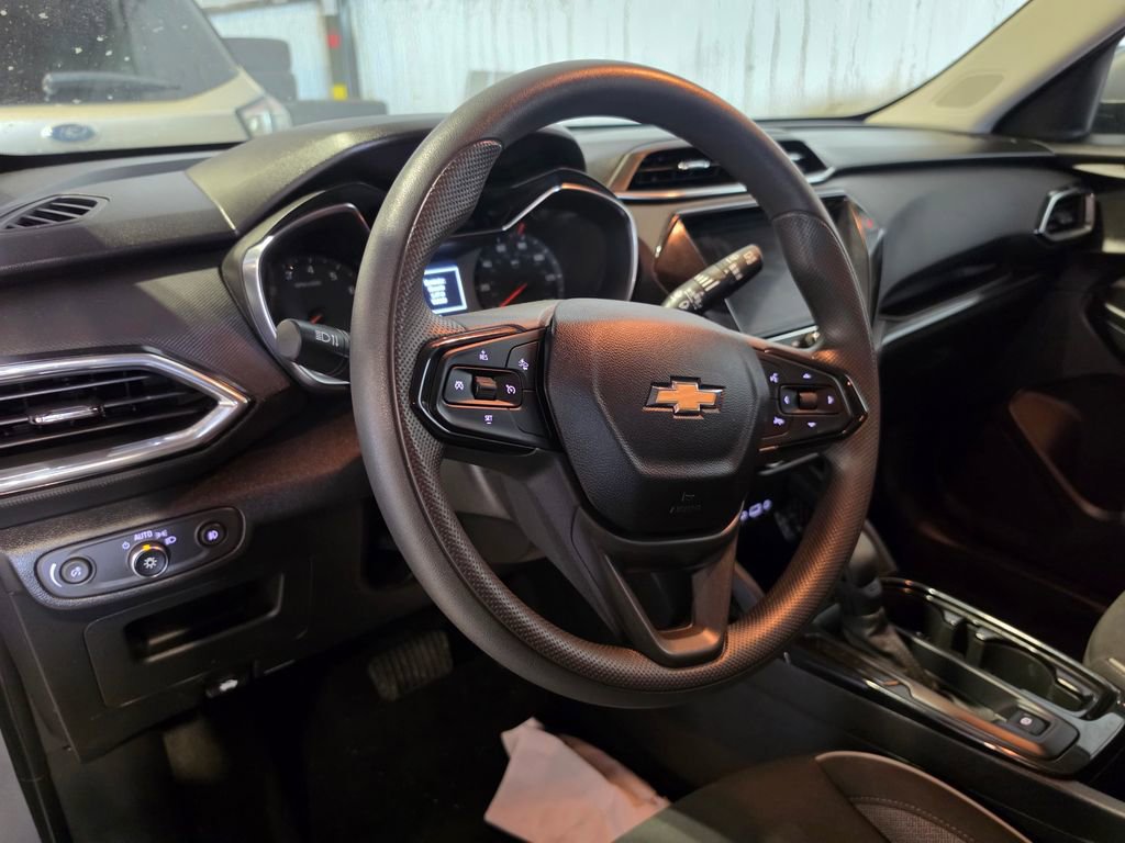 Used 2023 Chevrolet TrailBlazer LT w/ Convenience Package image 4