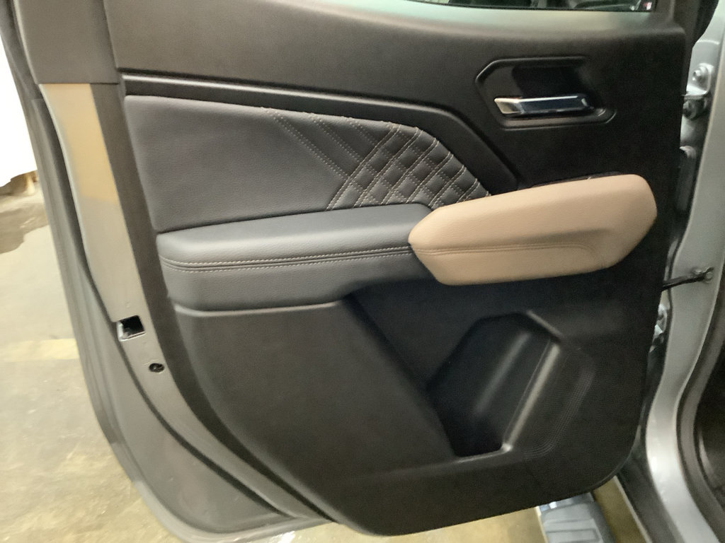 Used 2025 GMC Canyon Denali AWD/4WD image 21