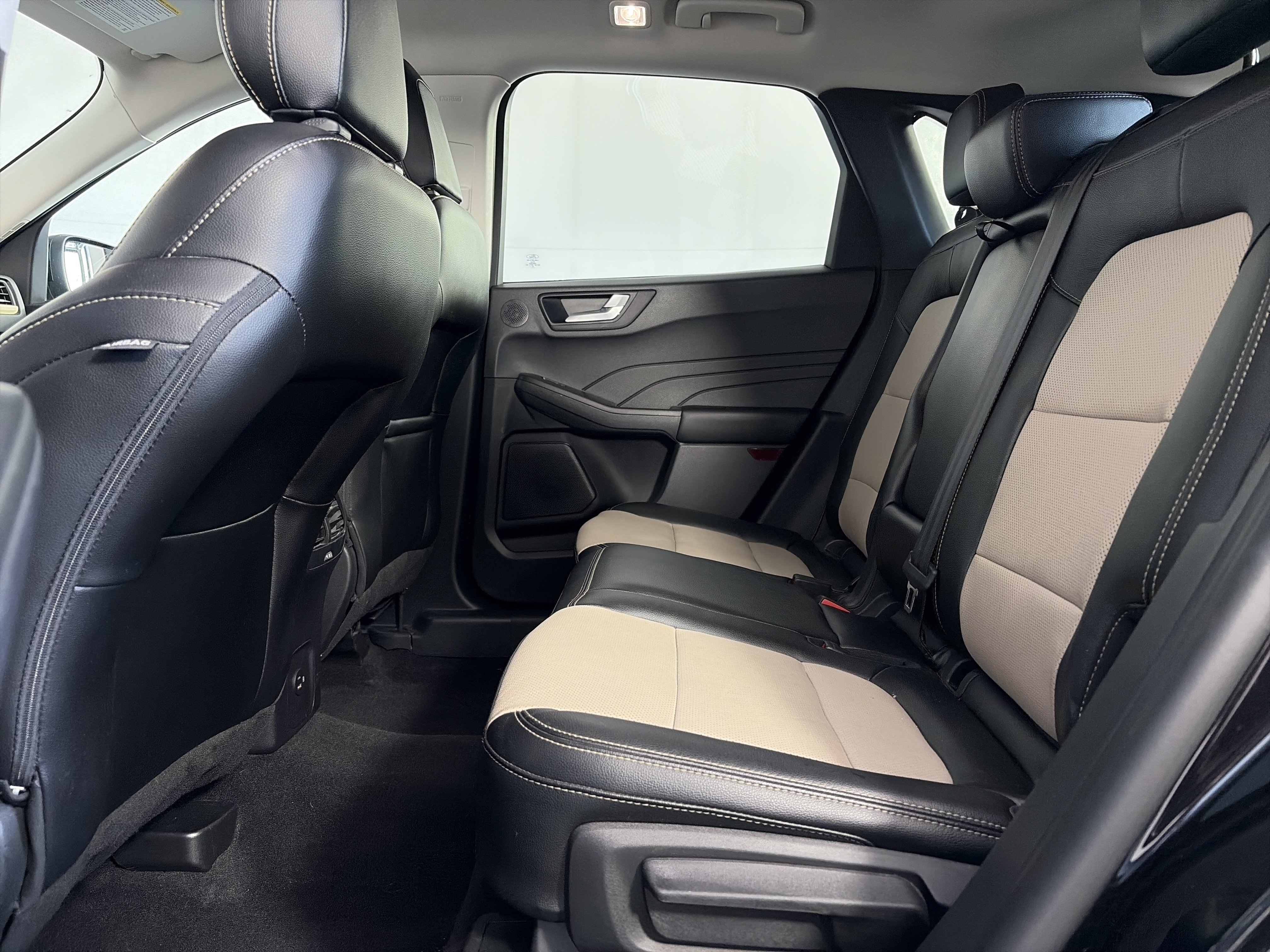 Used 2022 Ford Escape Titanium w/ Titanium Elite Package AWD/4WD image 7