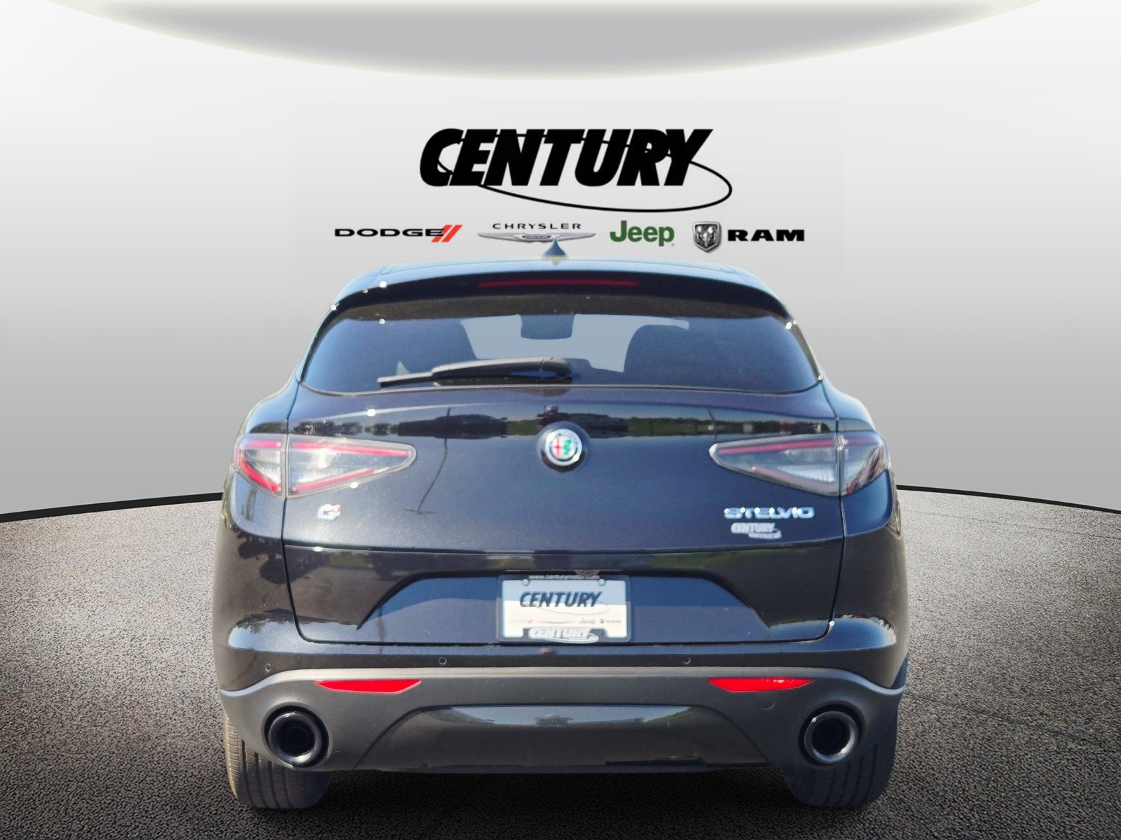 Used 2024 Alfa Romeo Stelvio Sprint image 5
