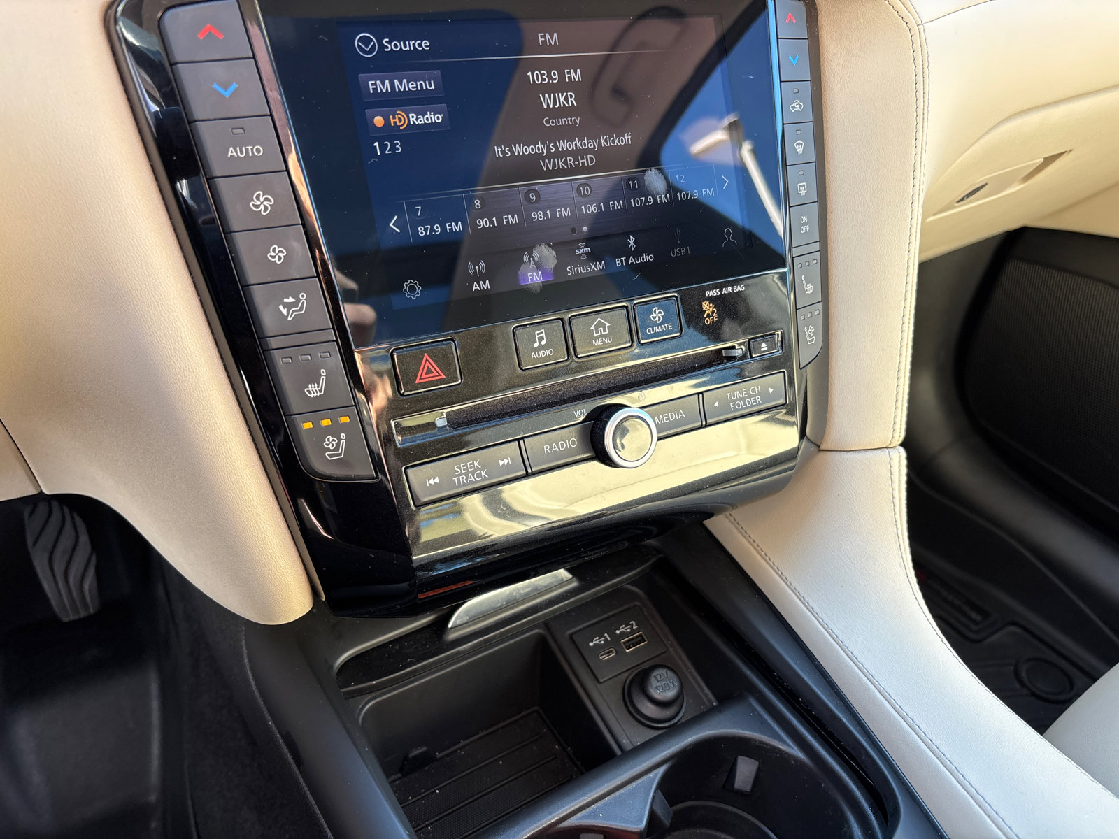 Used 2021 INFINITI QX50 Sensory w/ Accent Package image 22