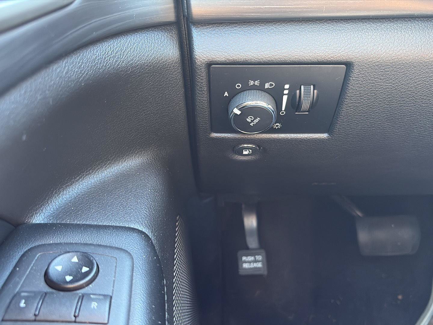 Used 2019 Jeep Grand Cherokee Altitude AWD/4WD image 23
