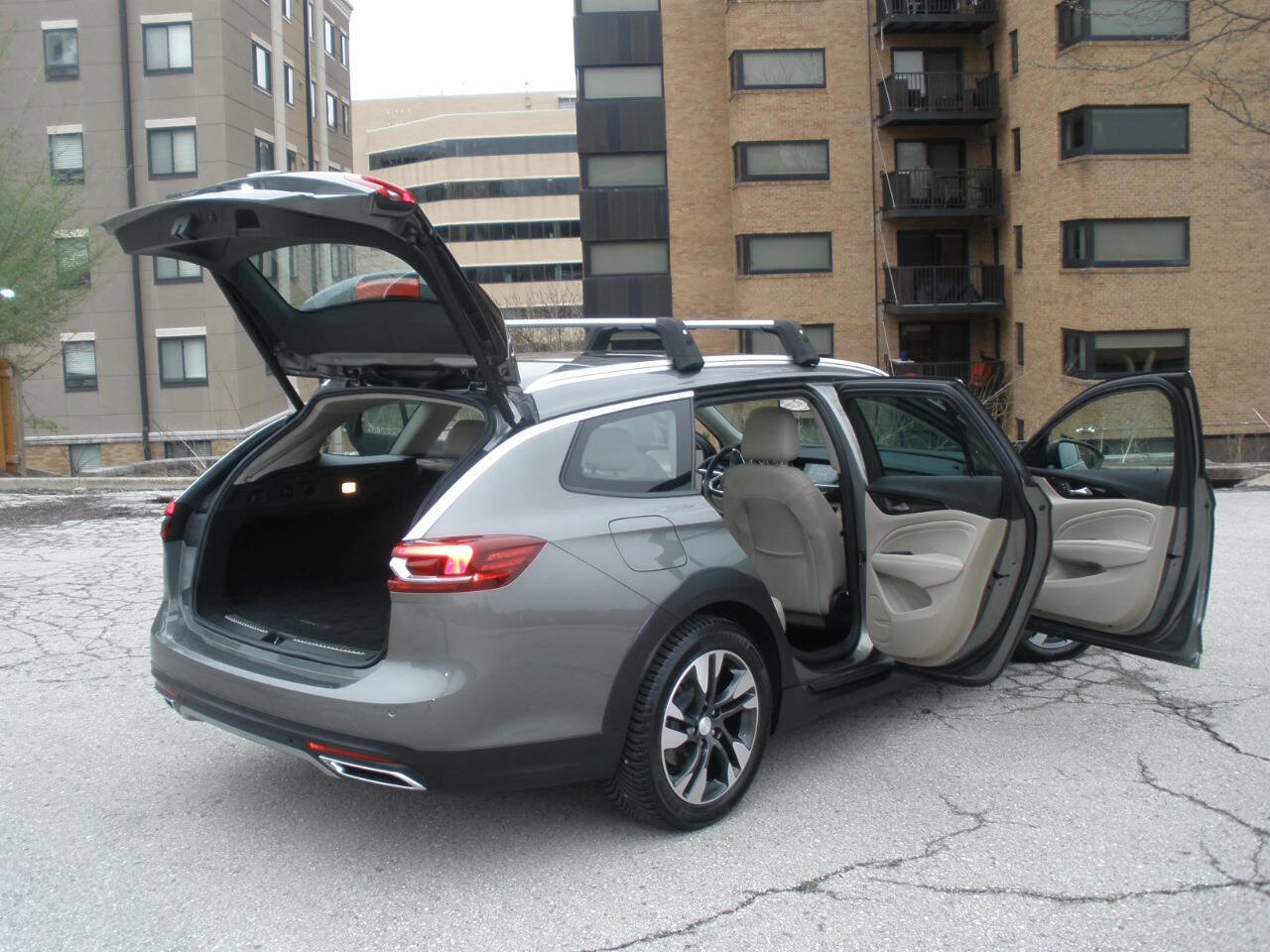 Used 2019 Buick Regal Essence w/ Driver Confidence Package I image 21
