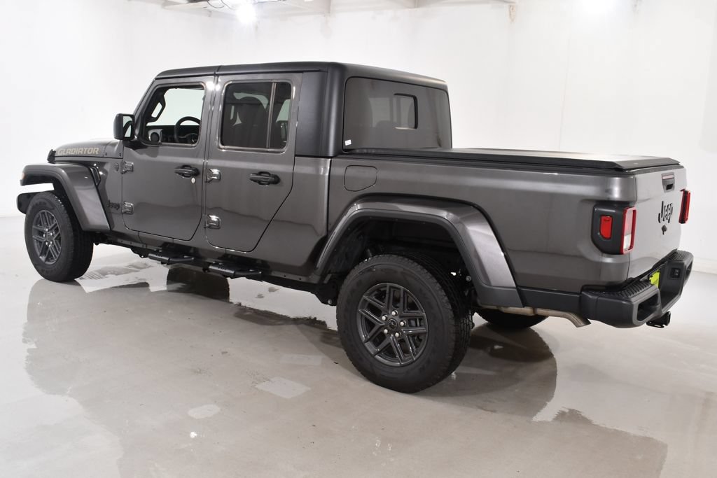 Used 2024 Jeep Gladiator Sport AWD/4WD image 15