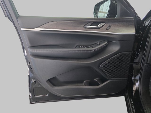 New 2025 Jeep Grand Cherokee Limited w/ Trailer Tow Package image 32