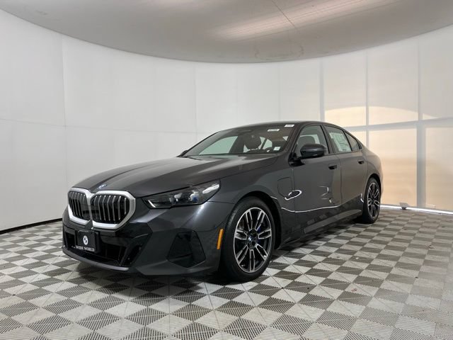 Used 2026 BMW 550e xDrive AWD/4WD image 3