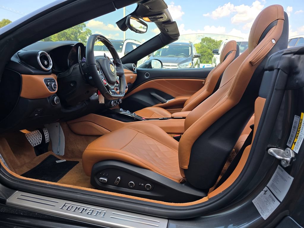 Used 2015 Ferrari California T RWD image 24