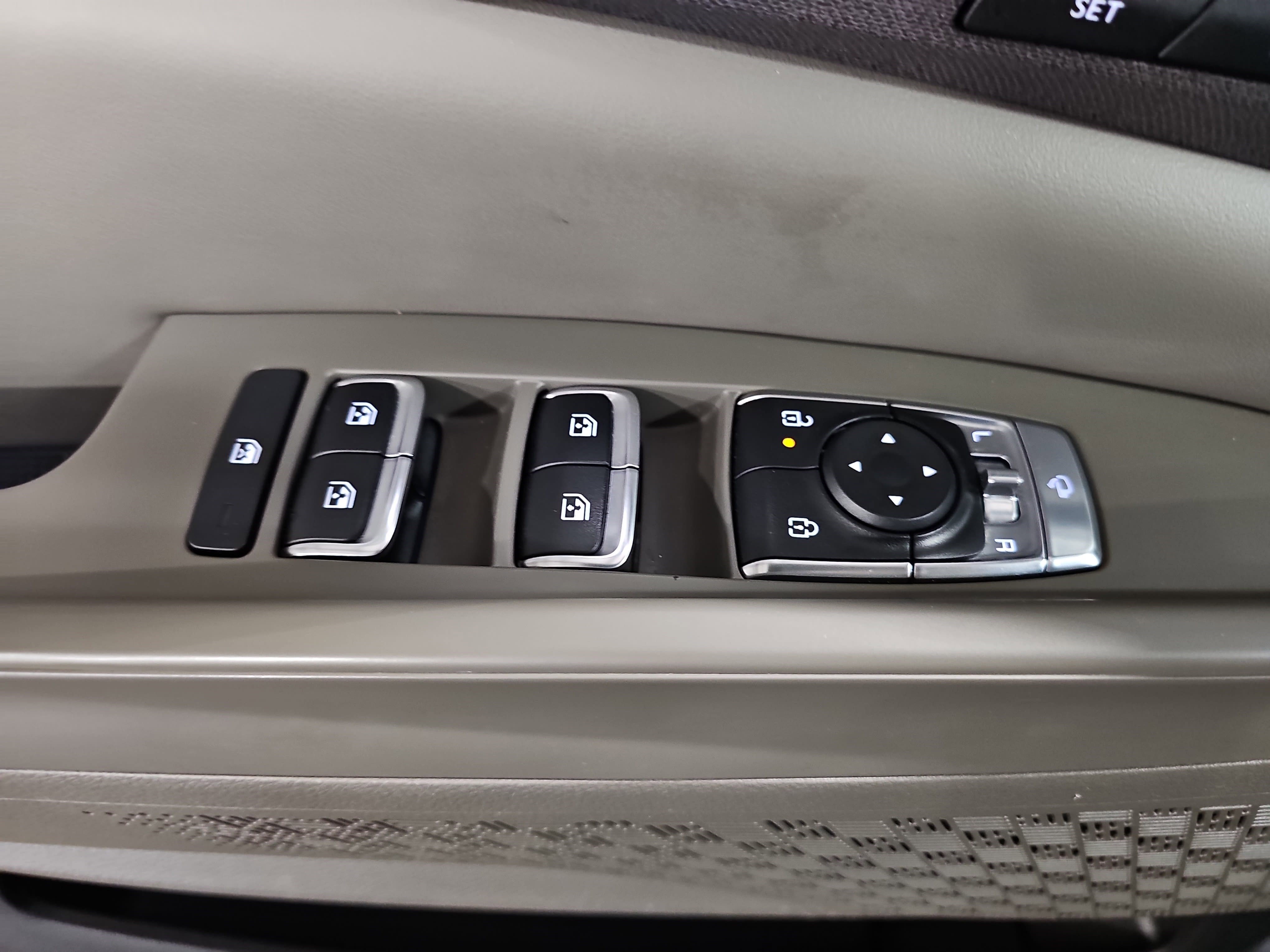 Used 2025 Kia Carnival SX image 30