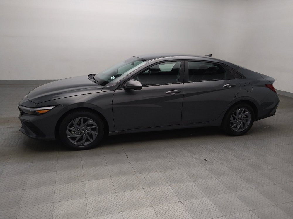 Used 2025 Hyundai Elantra Hybrid FWD image 2