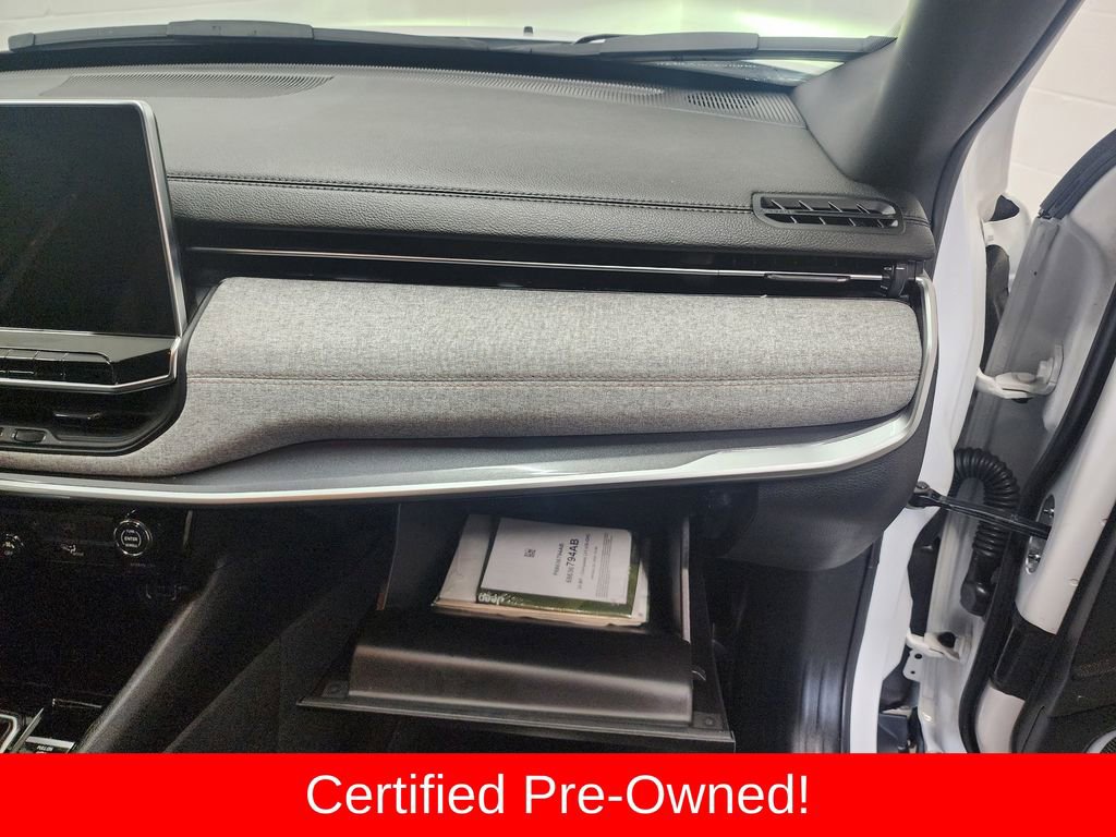 Used 2024 Jeep Compass Latitude image 32