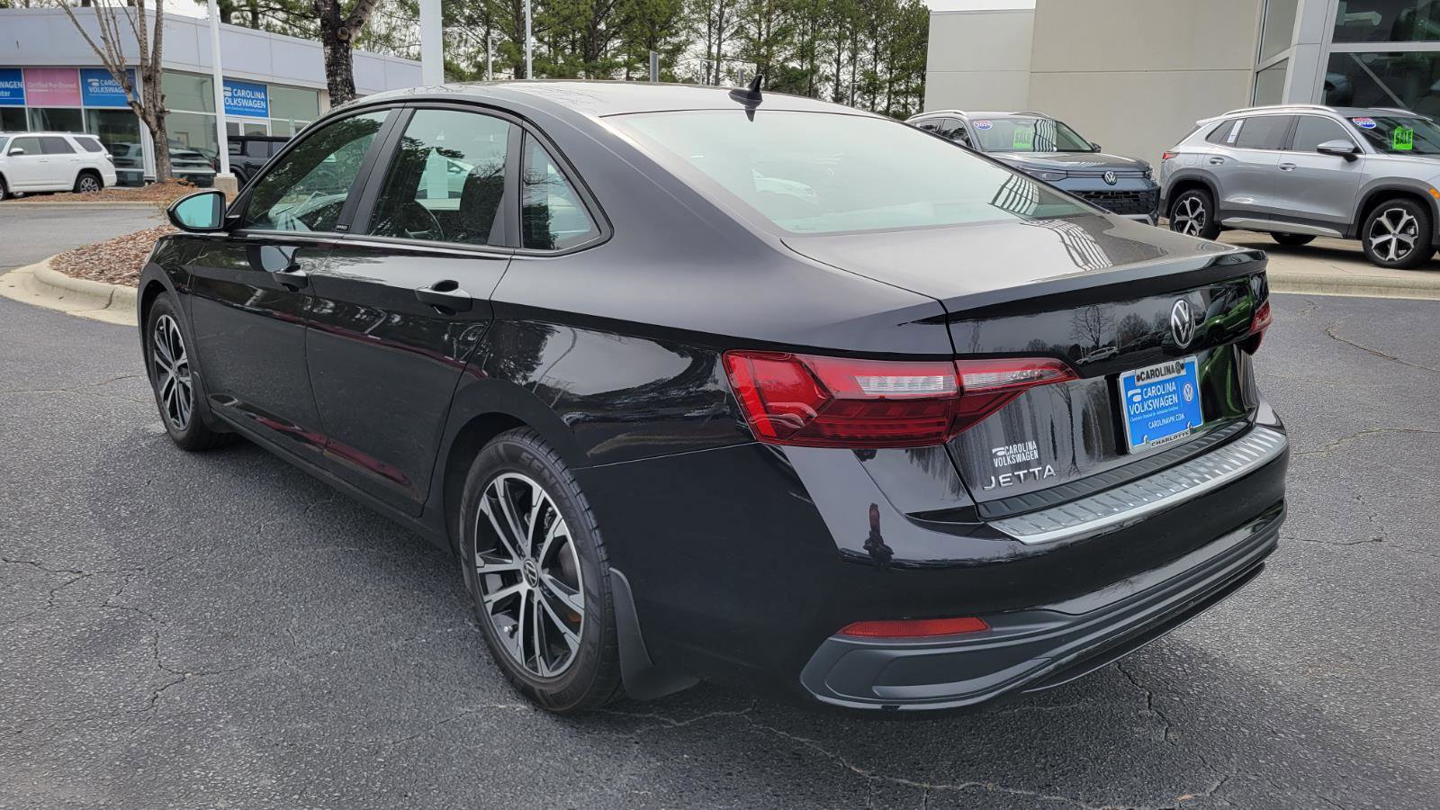 Used 2023 Volkswagen Jetta Sport image 3