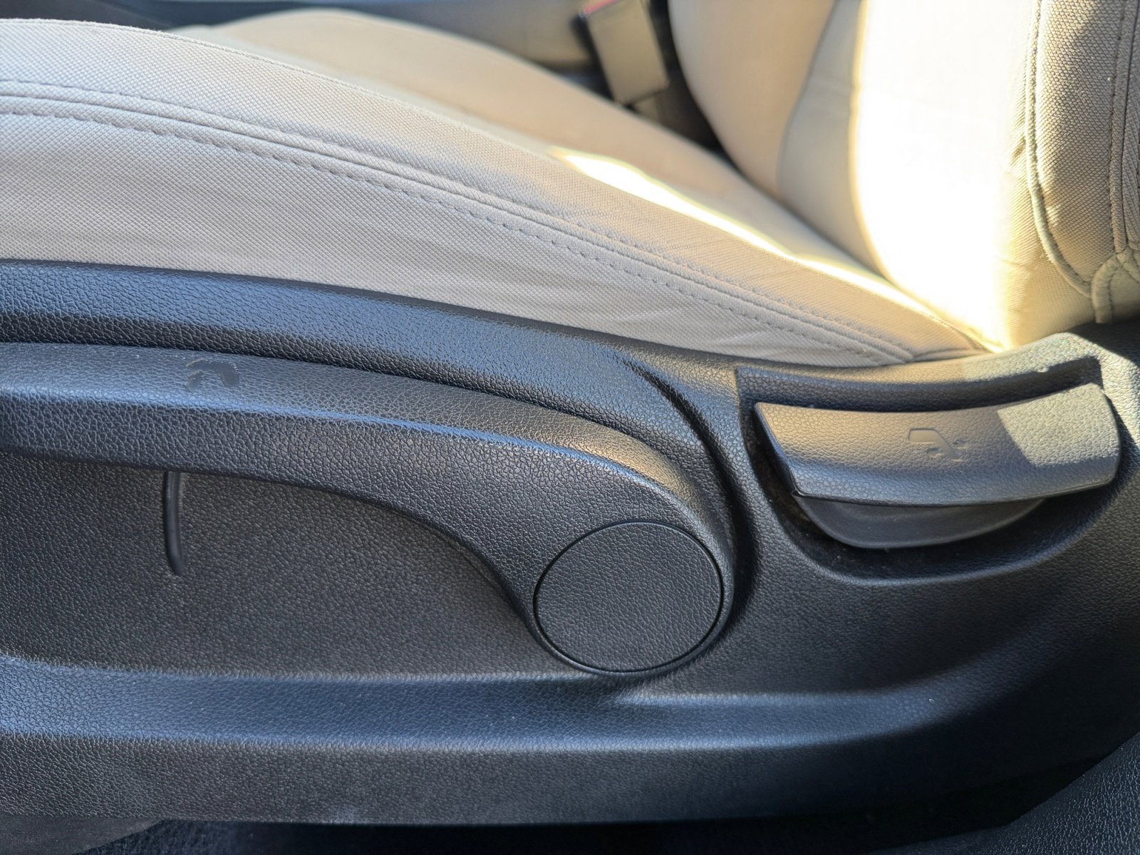 Used 2020 Kia Sorento LX image 14